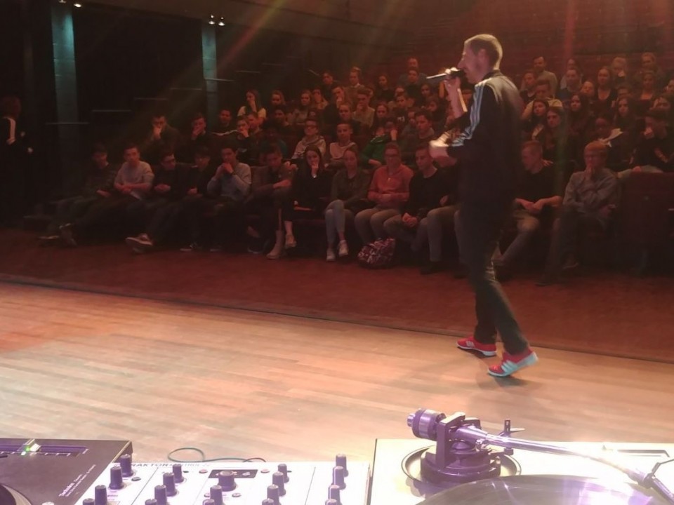 Muziekvoorstelling Hiphop In Een Notendop